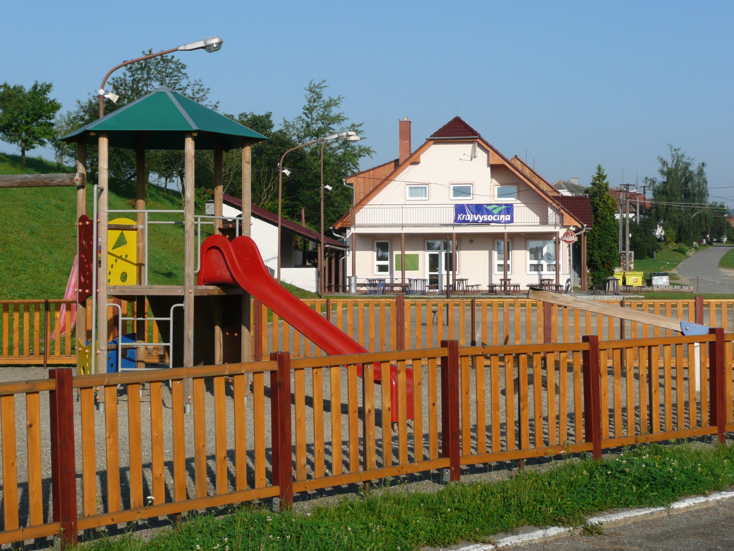 Stravování a&nbsp;nákupy v&nbsp;okolí