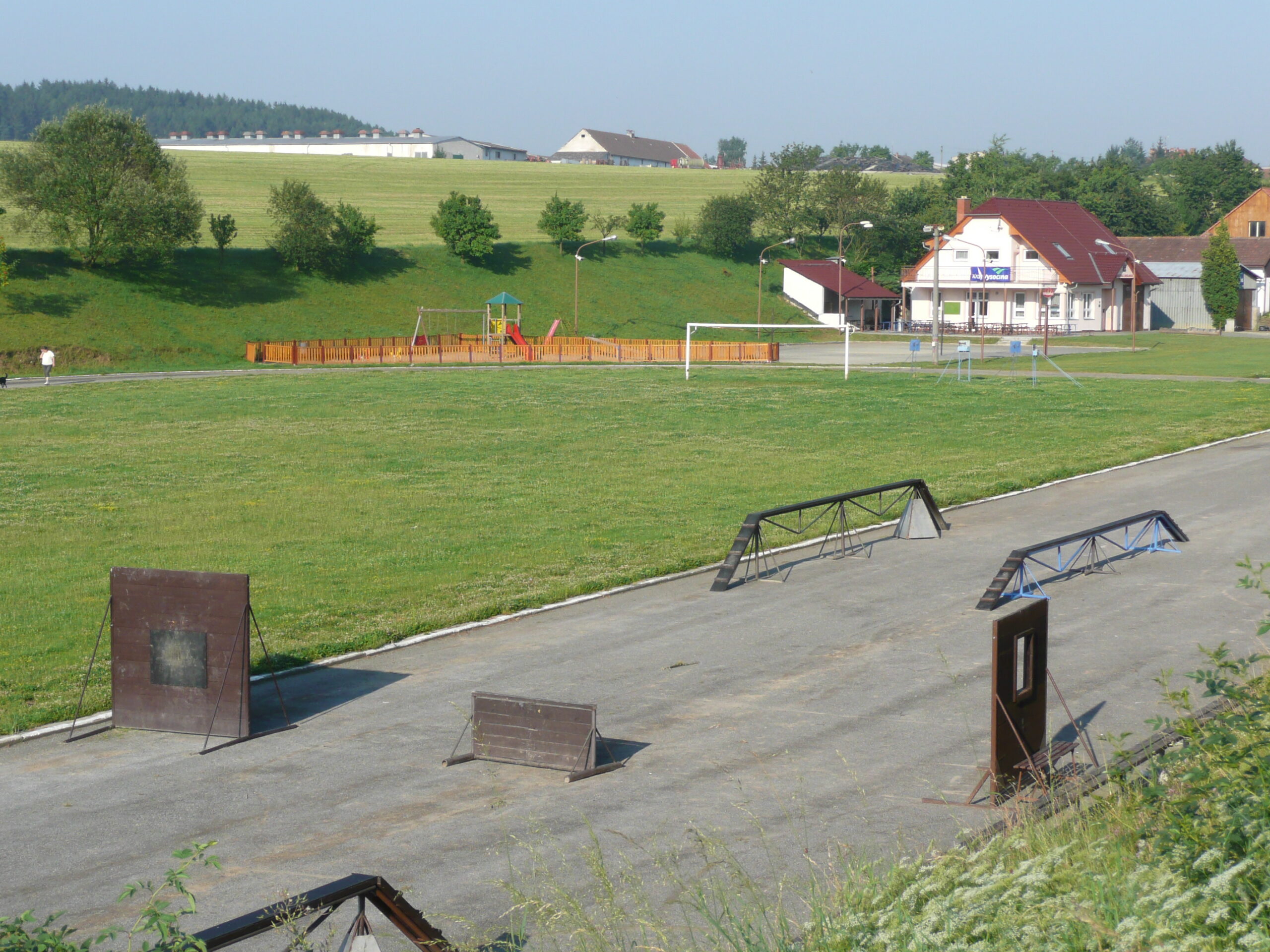 Stravování a&nbsp;nákupy v&nbsp;okolí